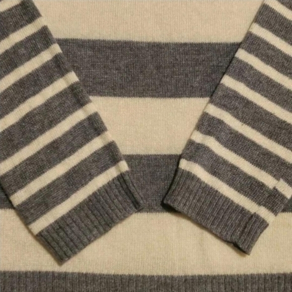 Forever 21‎ Women's Fall Striped Sweater. Gray & White Size Small - Picture 3 of 4